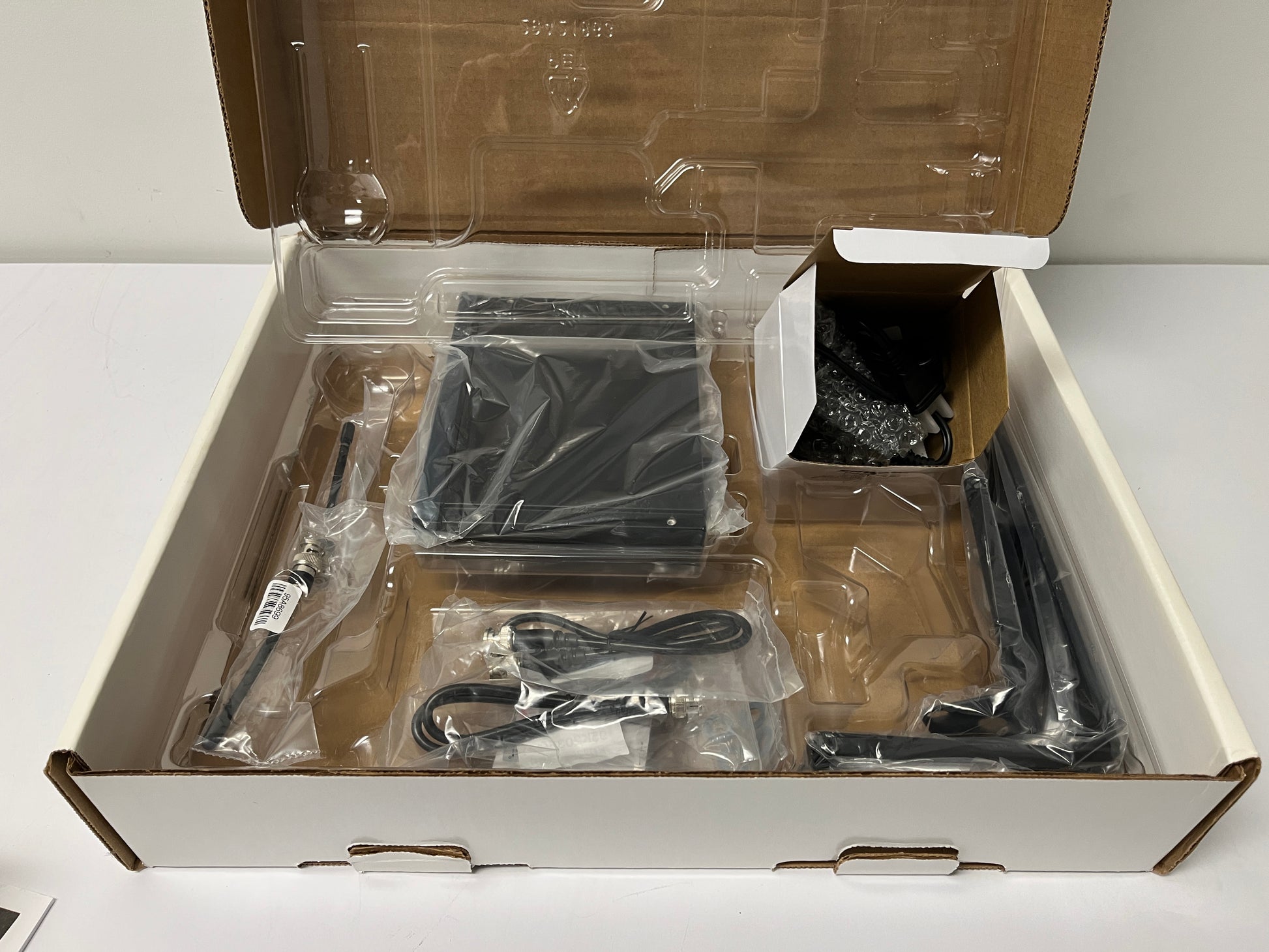 Shure BLX24R Wireless Package, Shure BLX-R Package, Shure BLX4R, Shure BLX2, Shure BLX2 with Beta 58A, Shure BLX-R J11 596 - 616 MHz, We Sell Professional Audio Equipment. Audio Systems, Amplifiers, Consoles, Mixers, Electronics, Entertainment, Live Sound