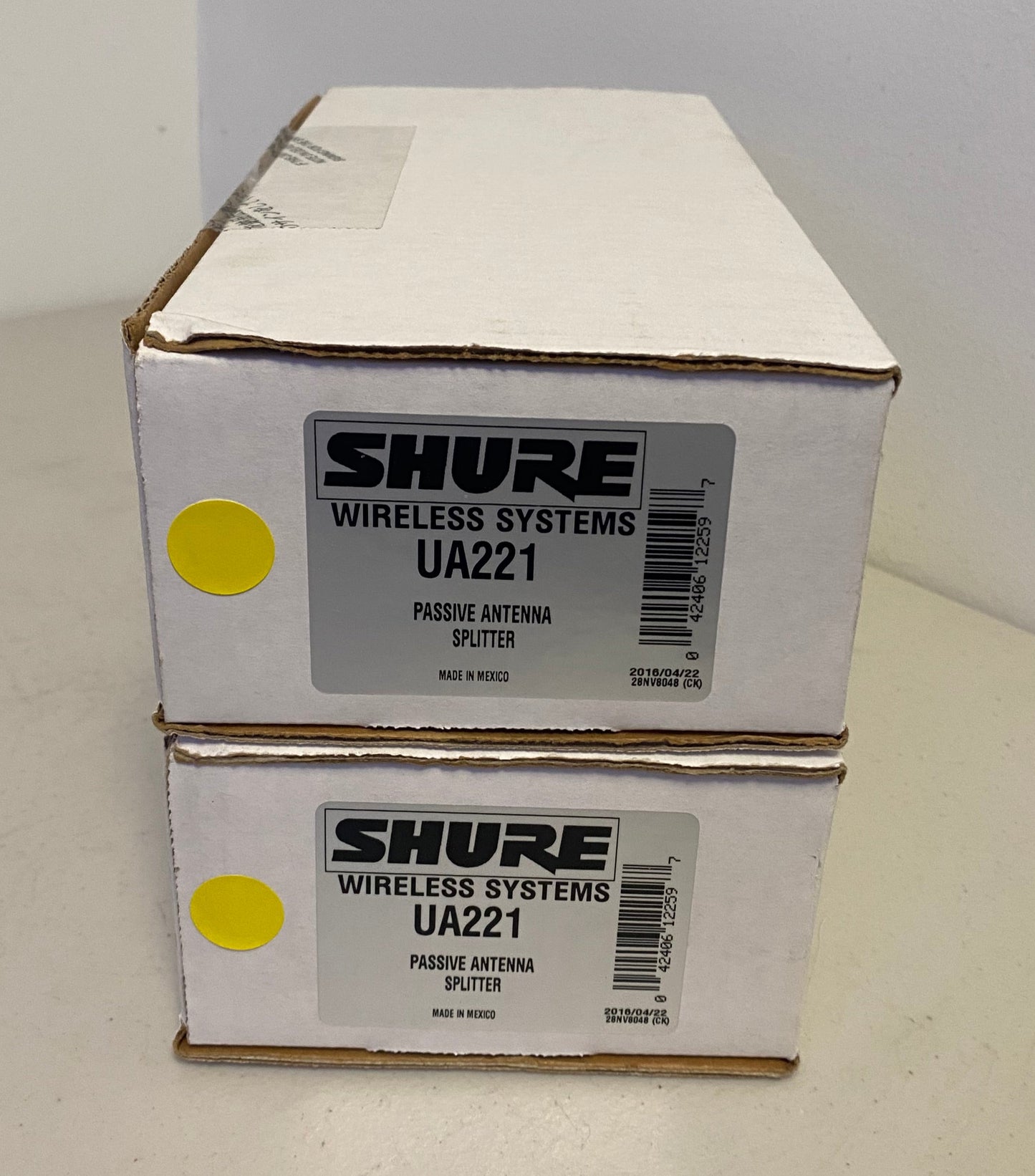 Shure UA221 Passive Antenna Splitter, Shure UA221 Passive Antenna Combiner, Shure Antenna Combiner, Shure Antenna Splitter, RF Antenna Splitter, RF Antenna Combiner, We Sell Professional Audio Equipment. Audio Systems, Amplifiers, Consoles, Mixers, Electronics, Entertainment, Live Sound.