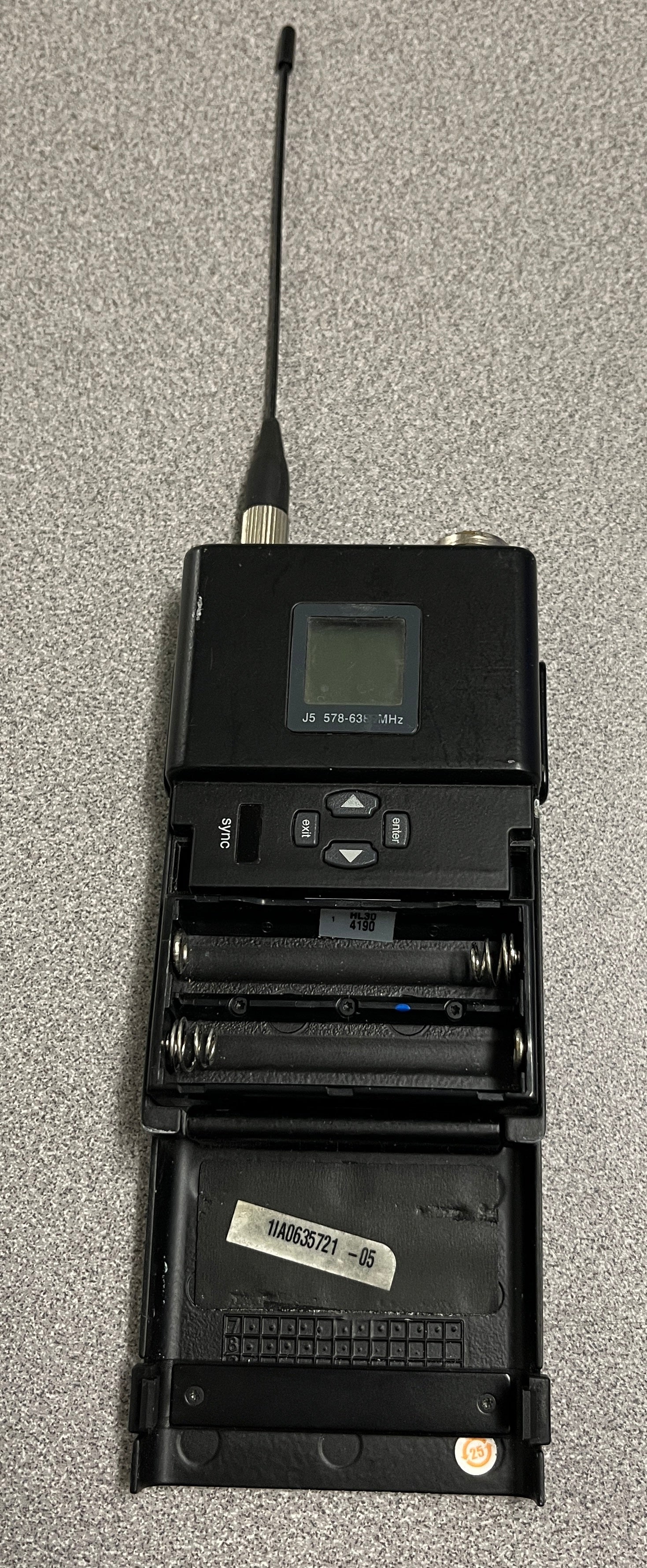 Shure UR1, Shure UR1 J5, Shure Bodypack Transmitter J5, Shure Bodypack Transmitter J5 578-638 MHz, We Sell Professional Audio Equipment. Audio Systems, Amplifiers, Consoles, Mixers, Electronics, Entertainment, Live Sound.