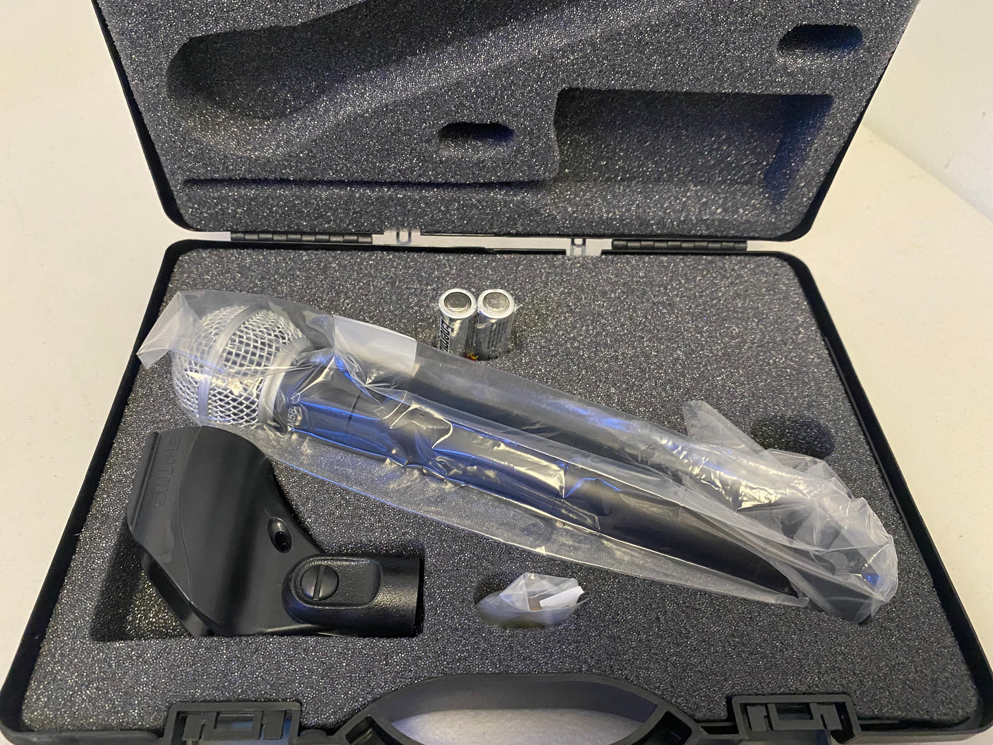 Shure UR2 Handheld, Shure Handheld Transmitter, Shure RF Mic, Shure UR2 G1 Transmitter, G1 Handheld Frequency Range, Shure G1 470-530 MHz Range, We Sell Professional Audio Equipment. Audio Systems, Amplifiers, Consoles, Mixers, Electronics, Entertainment, Live Sound.