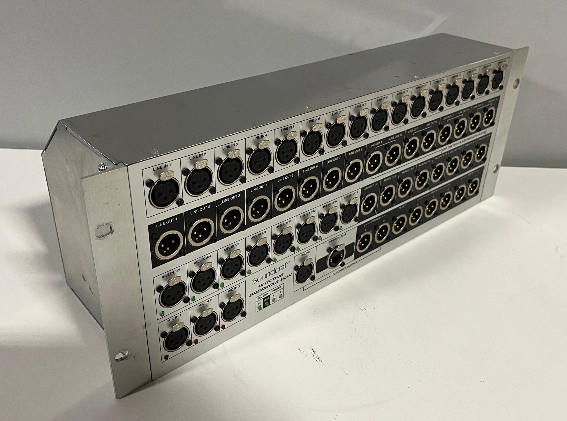 Soundcraft Breakout Box, Soundcraft Active Vi, Soundcraft Blu Link, Breakout Box, Blu Link Soundcraft. We Sell Professional Audio Equipment. Audio Systems, Amplifiers, Consoles, Mixers, Electronics, Entertainment, Live Sound.