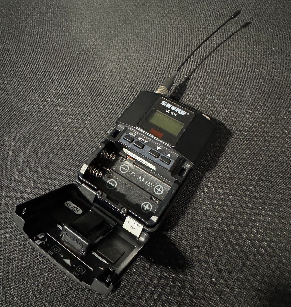 Shure ULXD1 Beltpack X52 Open