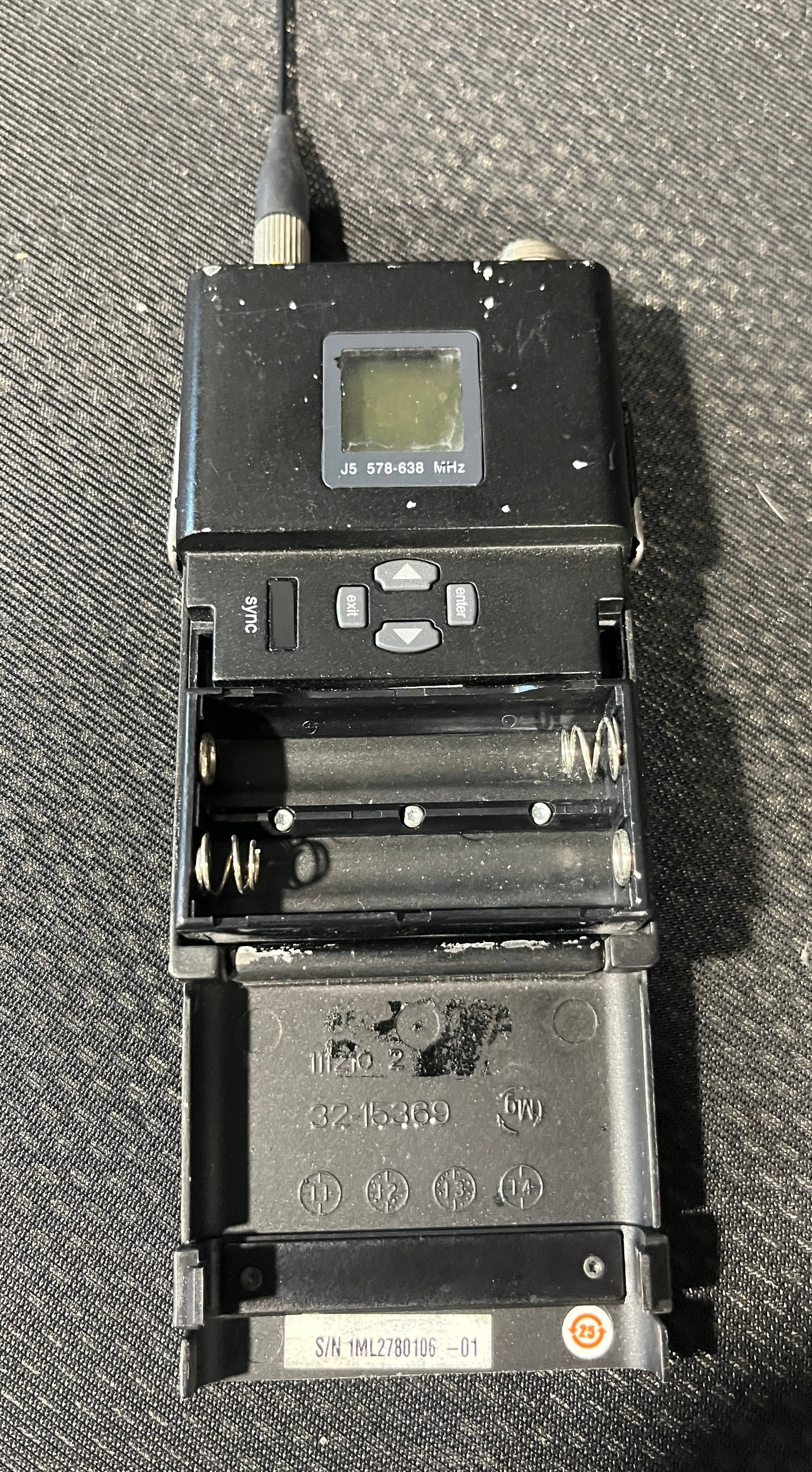 Shure UR1 Beltpack Transmitter J5 578-638 MHz, Shure UR1 Beltpack Transmitter, Shure UR1, Shure UR1 578-638 MHz, Shure UR1 J5. We Sell Professional Audio Equipment. Audio Systems, Amplifiers, Consoles, Mixers, Electronics, Entertainment, Live Sound.