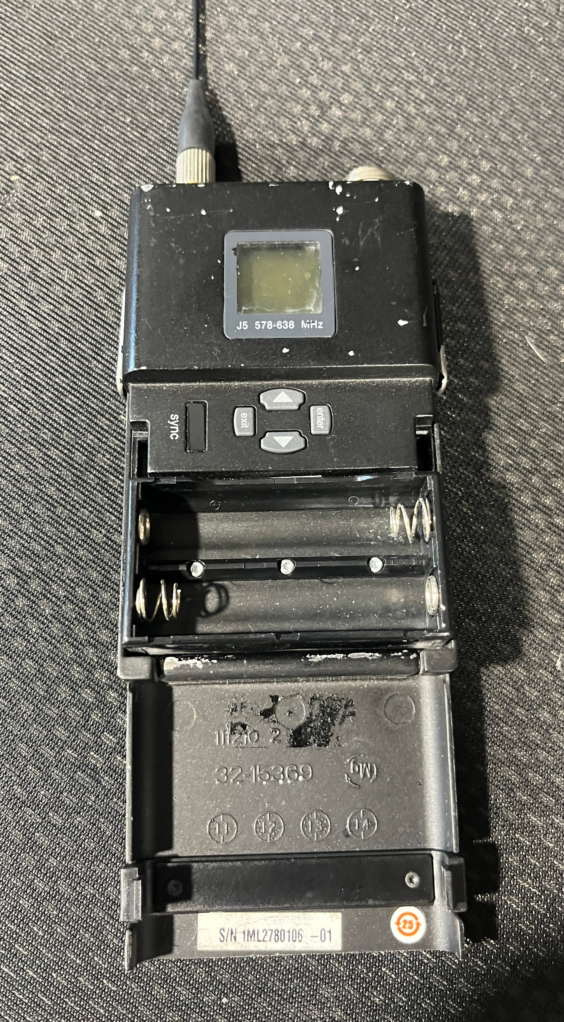 Shure UR1 Beltpack Transmitter J5 578-638 MHz, Shure UR1 Beltpack Transmitter, Shure UR1, Shure UR1 578-638 MHz, Shure UR1 J5. We Sell Professional Audio Equipment. Audio Systems, Amplifiers, Consoles, Mixers, Electronics, Entertainment, Live Sound.