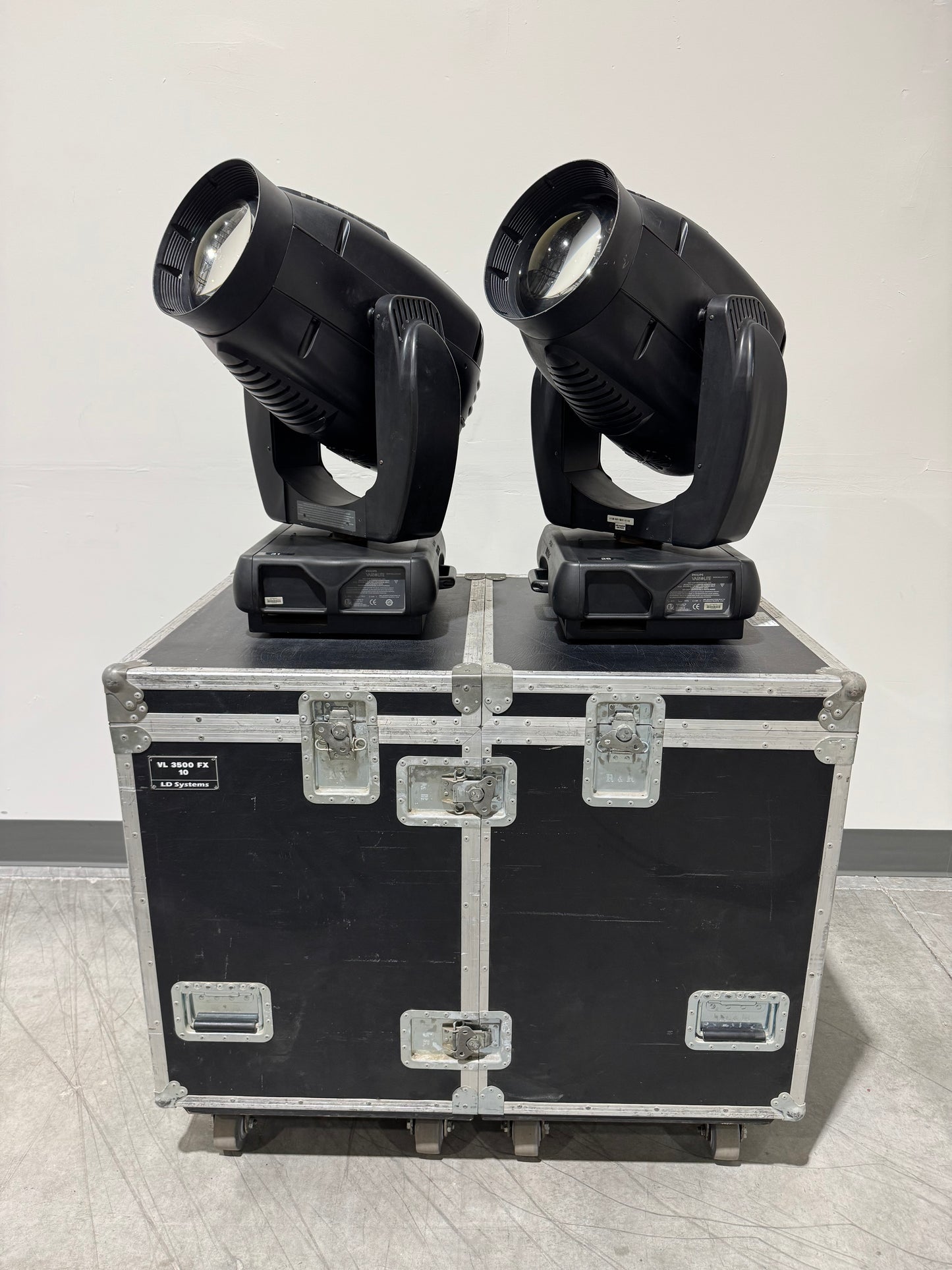 Vari-Lite VL3500 FX Wash Moving Light, Vari-Lite VL3500, VL3500, Vari-Lite Wash Light, FX Wash Light. We Sell Professional Lighting Equipment. Lighting Systems, Fixtures, Consoles, Dimmers, Control Systems, Electronics, Entertainment, Live Lighting.