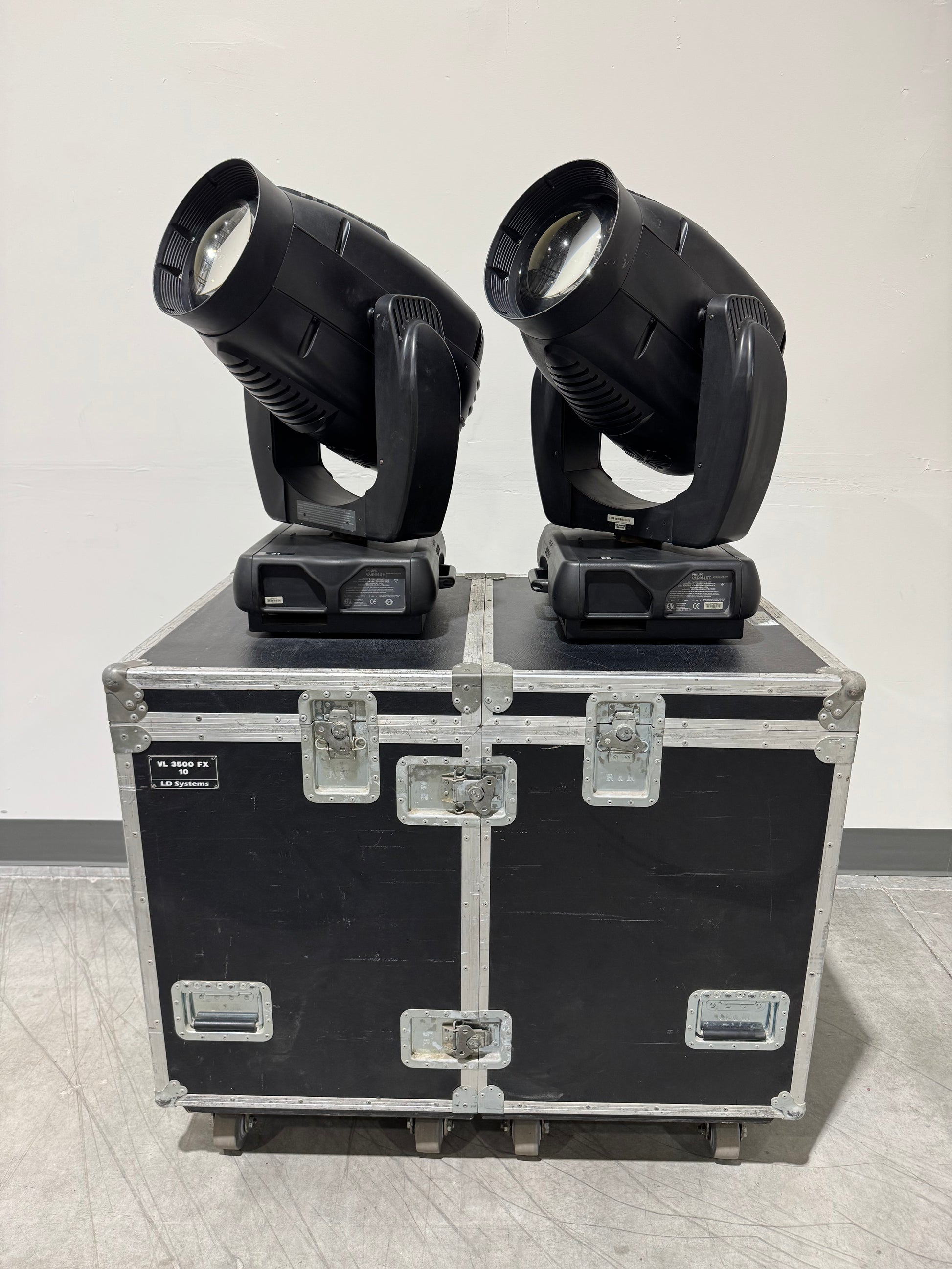 Vari-Lite VL3500 FX Wash Moving Light, Vari-Lite VL3500, VL3500, Vari-Lite Wash Light, FX Wash Light. We Sell Professional Lighting Equipment. Lighting Systems, Fixtures, Consoles, Dimmers, Control Systems, Electronics, Entertainment, Live Lighting.