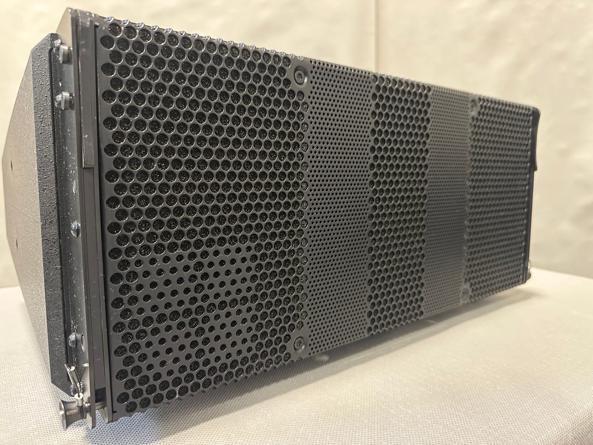 d&b T10 Speaker, d&b Line Array Speaker, d&b T10 Line Array, Used d&b T10 Speaker, Used d&b Speaker System, We Sell Professional Audio Equipment. Audio Systems, Amplifiers, Consoles, Mixers, Electronics, Entertainment, Live Sound