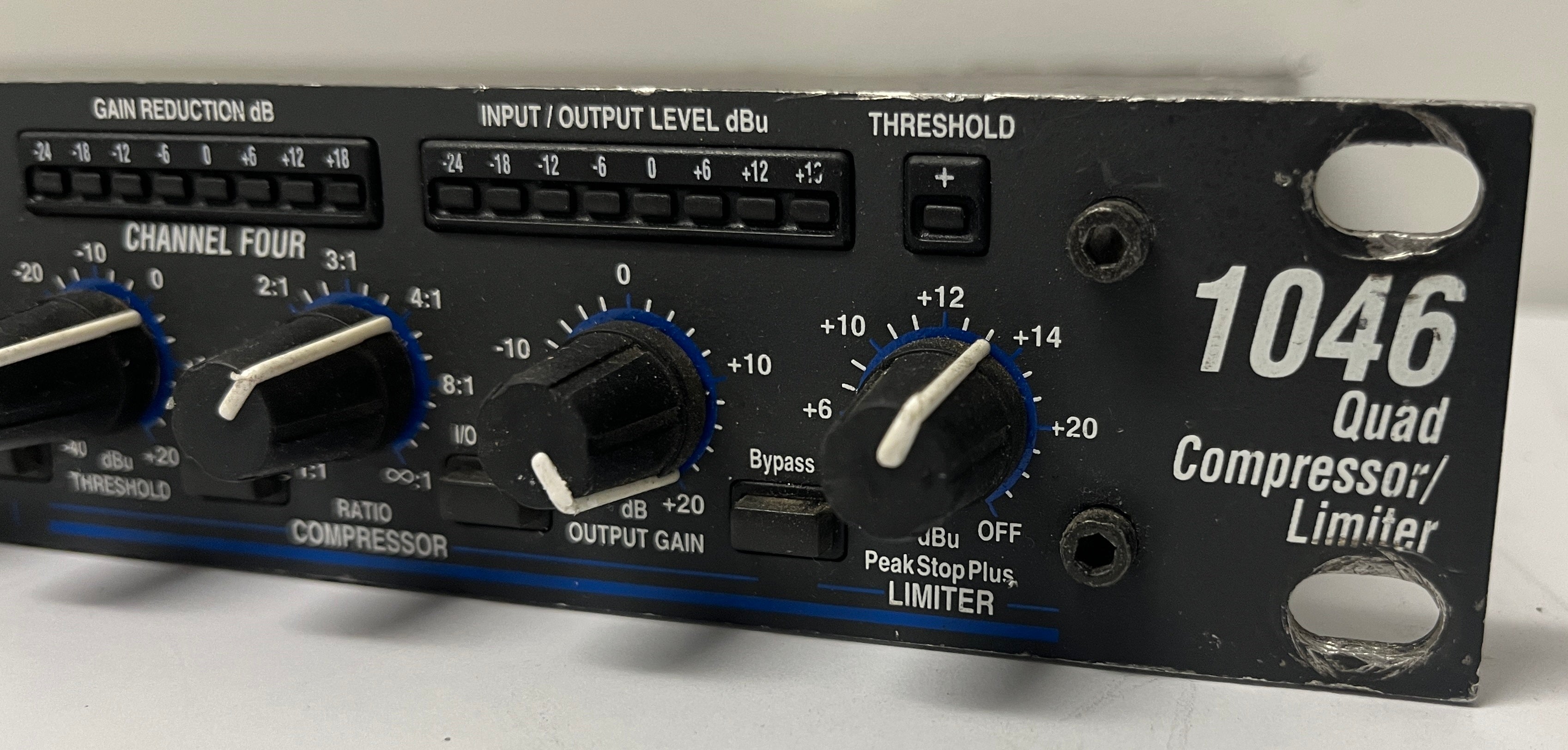 dbx 1046 4chコンプレッサー・リミッター dbx 1046 Quad Compressor/Limiter – CLAIR Used Gear