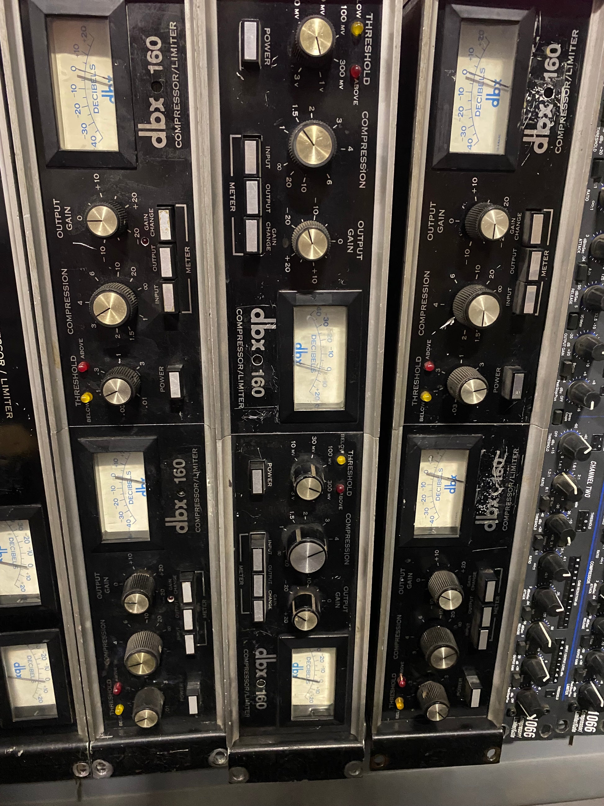 vintage, Harman, DBX 160, DBX, Compressor/Limiter, dbx compressor, dbx vintage compressor, vintage dbx 160, vintage audio gear, vintage compressor, vintage limiter, 		We Sell Professional Audio Equipment. Audio Systems, Amplifiers, Consoles, Mixers, Electronics, Entertainment, Live Sound.